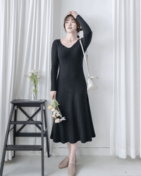 Knit Black Dress 弧形V領顯瘦彈性小黑裙/ DS1021