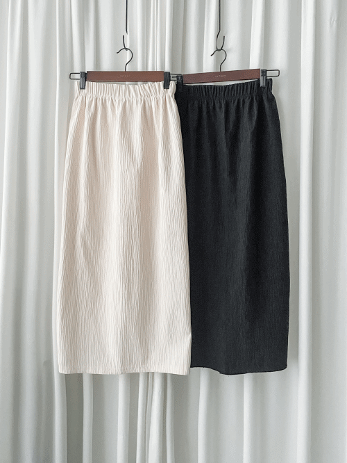 Wavy Patterned Skirt  立體花紋不貼顯瘦直裙/ SK8898