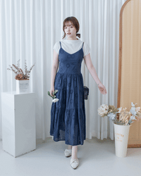 Daisy Embroidered Dress 鏤空刺繡彈性修身傘形連身裙/ DS1138