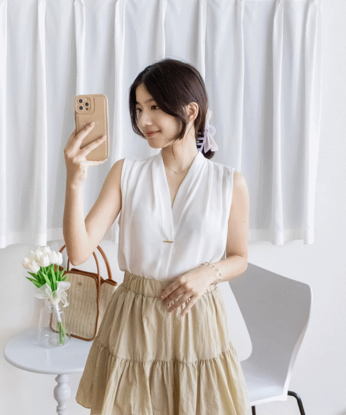 Fine Gold 簡約知性車褶領金屬飾物雪紡, Blouse/ BU8951