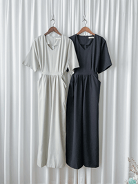 V Collar Jumpsuit V領簡約腰間車摺修腰連身褲/ DS9877