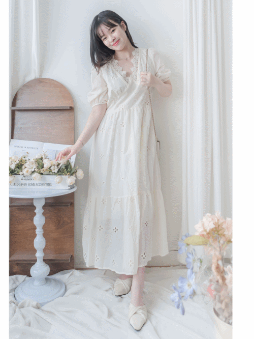 Daisy Lace Dress 夏日鑲空通花連裡布連身裙/ DS9914