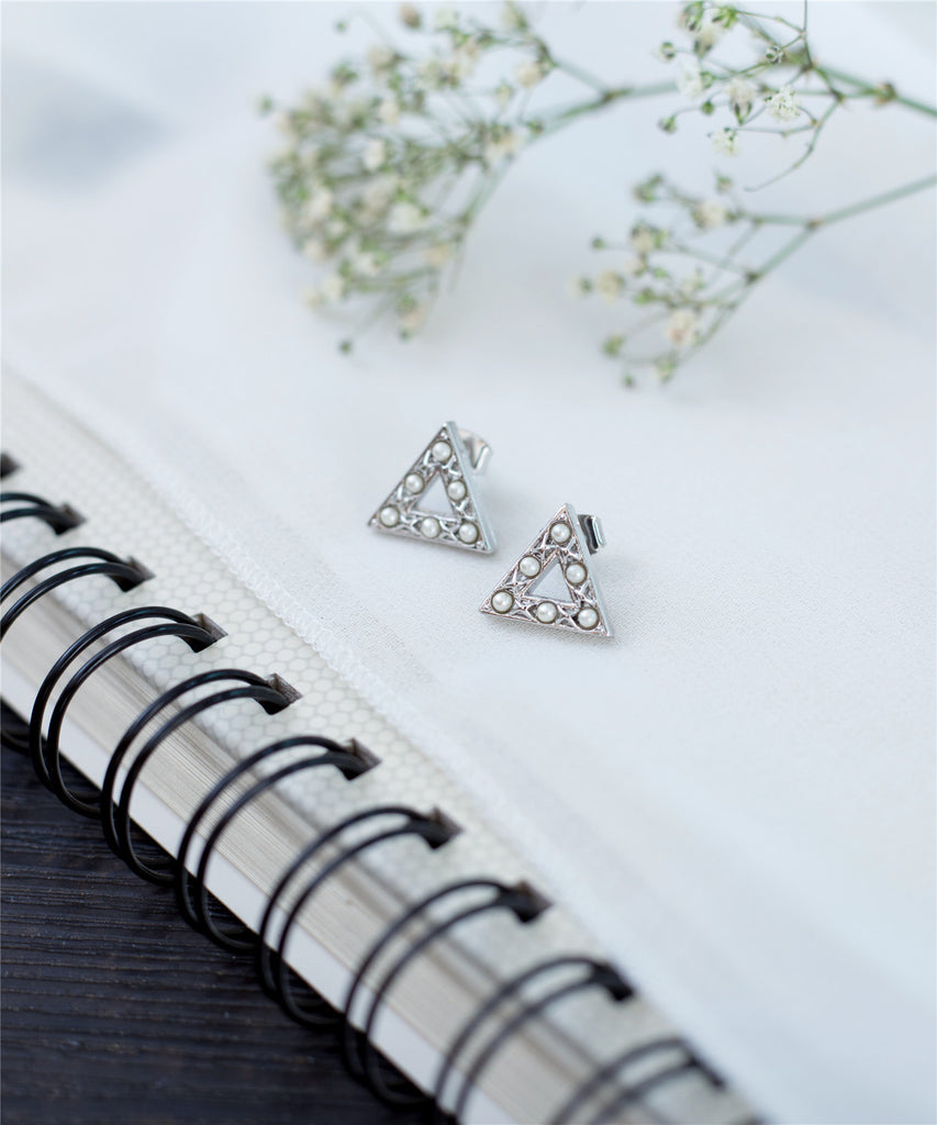 Triangular Pearl Earrings / ER8013
