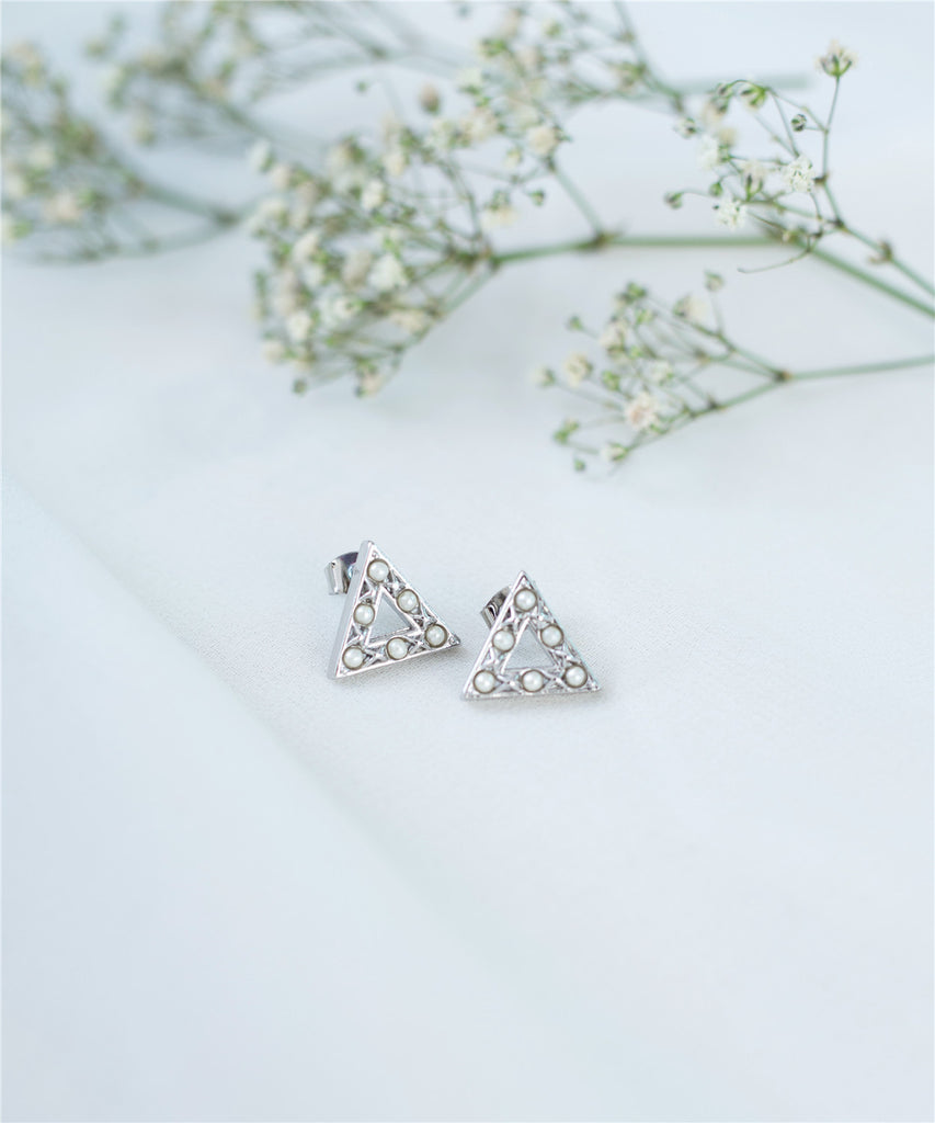 Triangular Pearl Earrings / ER8013