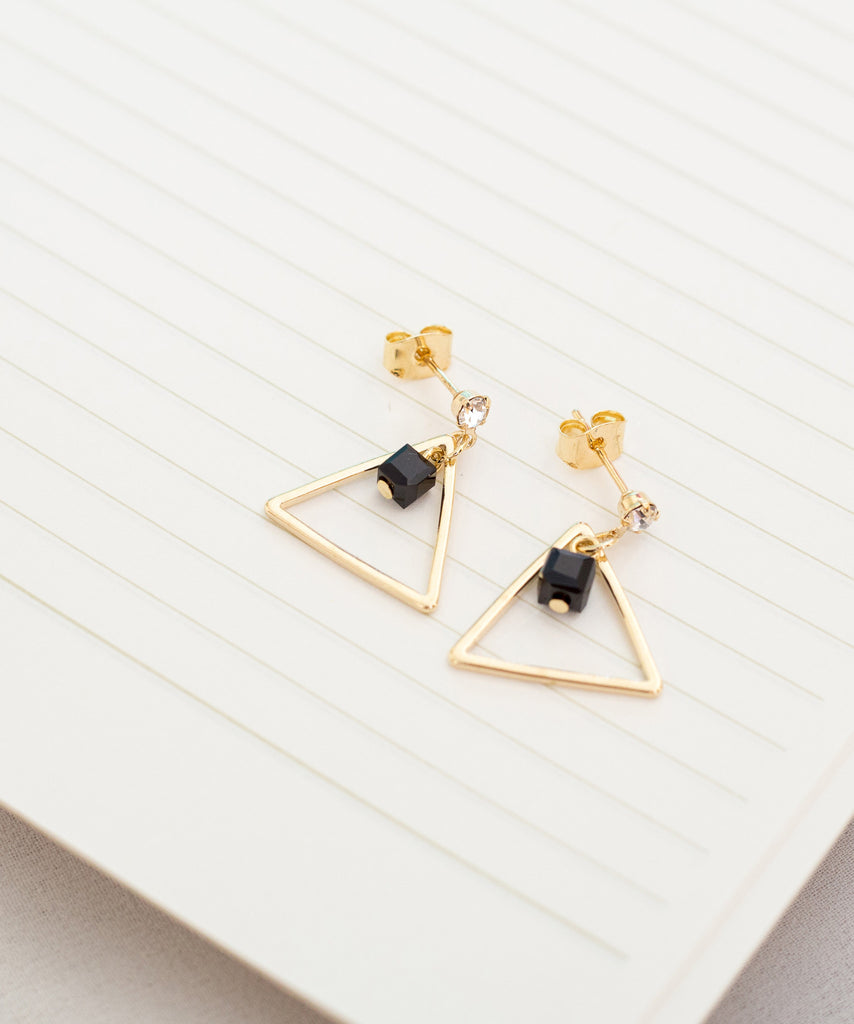 Cube in the triangle Long earrings / ER8042