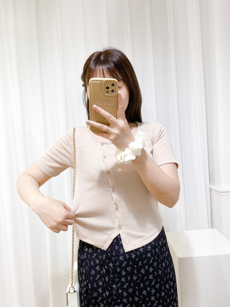 Asymmetric 寬方領斜排鈕扣彈性, Top/ TP8853