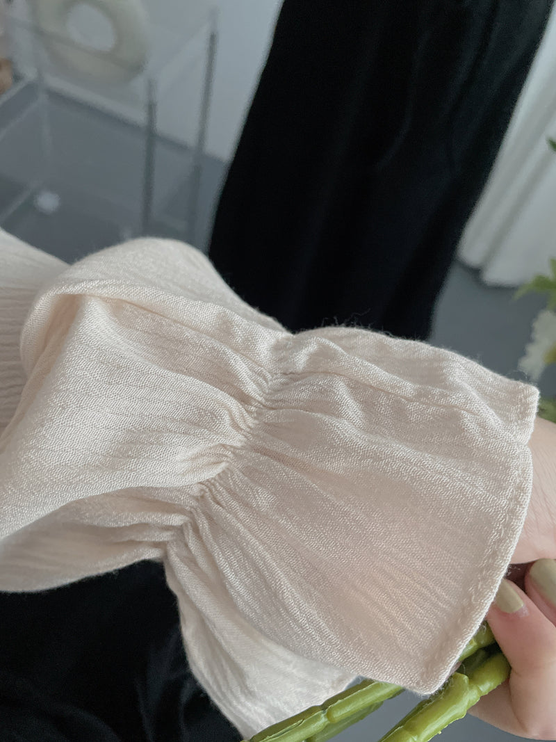 【訂造中獨家款 限量發售 】Ruffle 淺杏色小寬花邊企領, Blouse/ BU8875 （Pre-order)