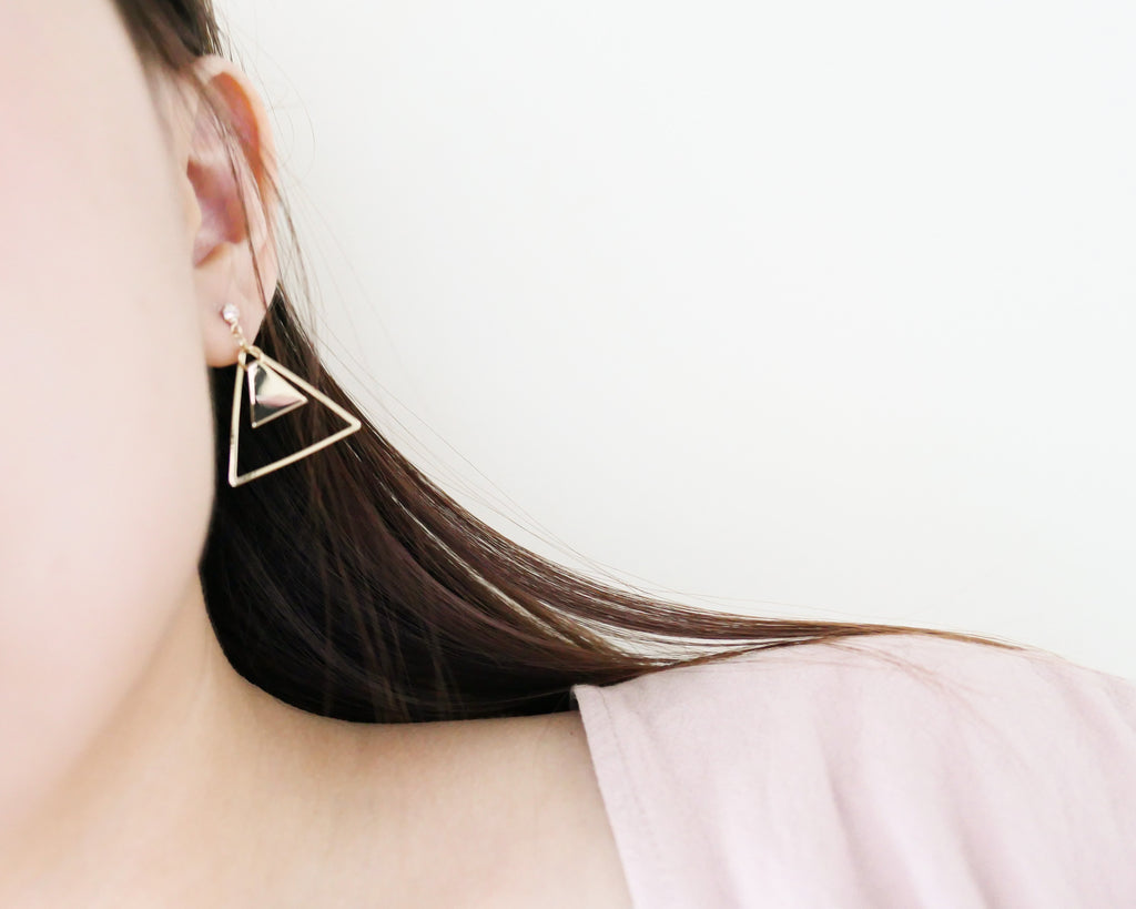 "Ring me" double triangle earrings / ER8140