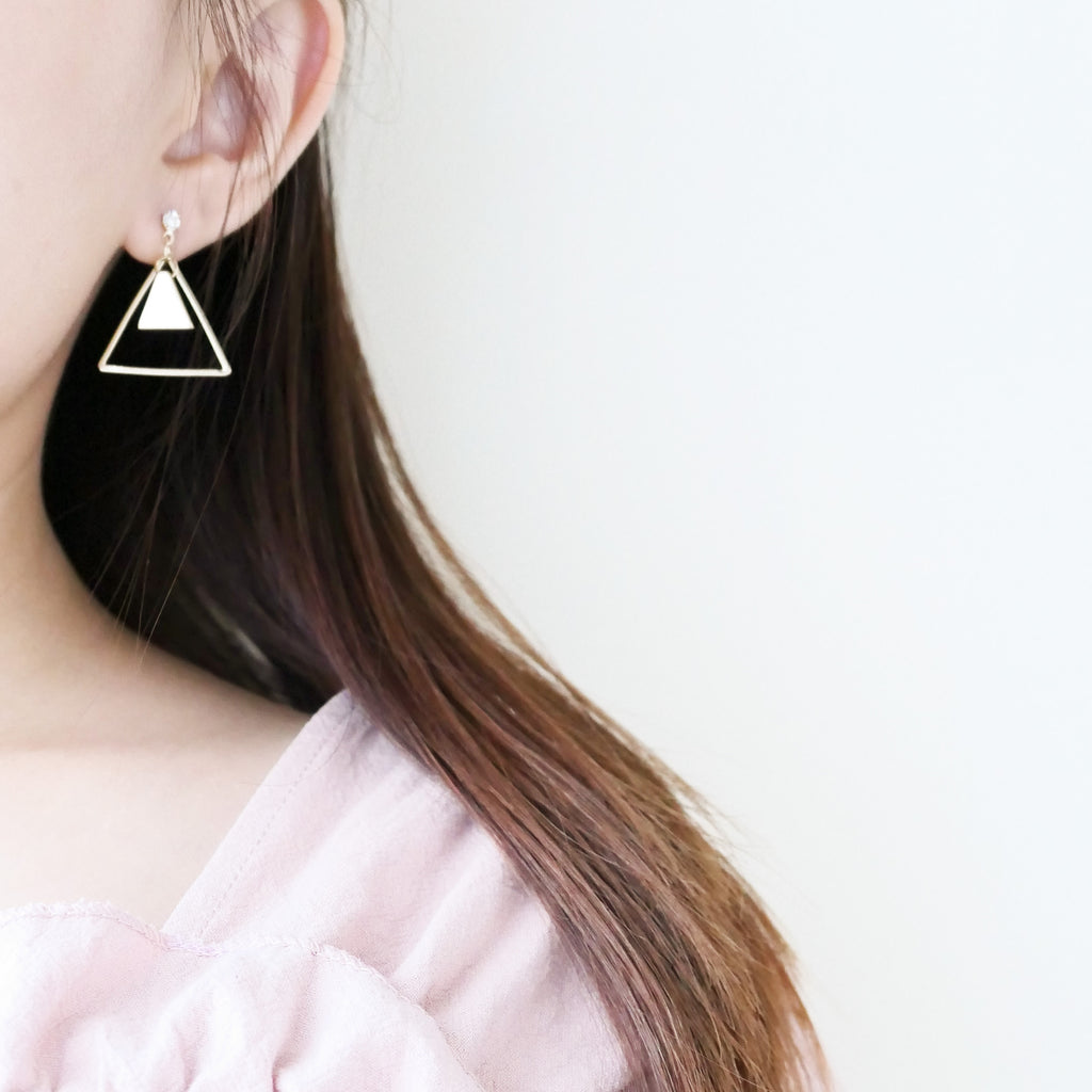 "Ring me" double triangle earrings / ER8140