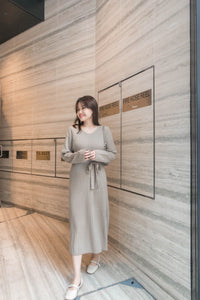 Anden 柔軟彈性寬鬆修腰直紋裙, Dress/ DS8935