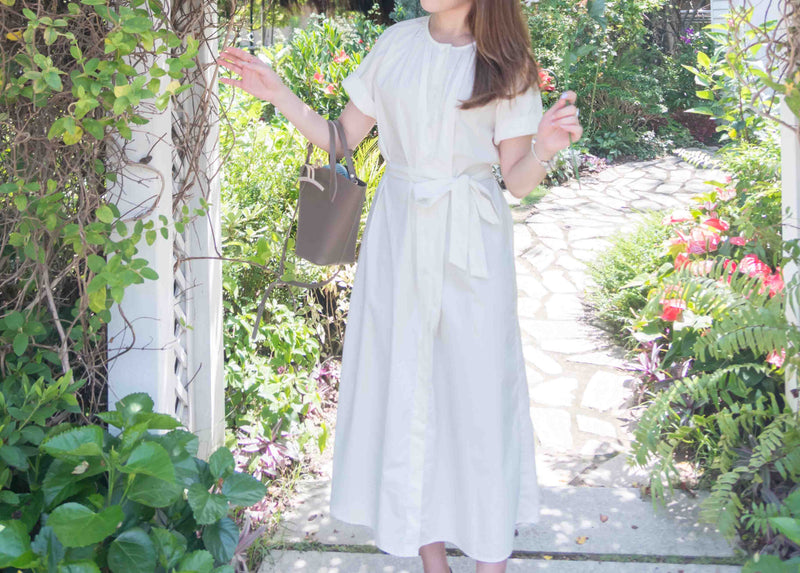 ! 𝕝𝕒𝕤𝕥 𝕗𝕖𝕨 !White Dora 小袖摺口圓領連身裙, Dress/ DS9052