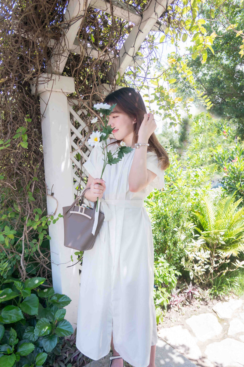! 𝕝𝕒𝕤𝕥 𝕗𝕖𝕨 !White Dora 小袖摺口圓領連身裙, Dress/ DS9052