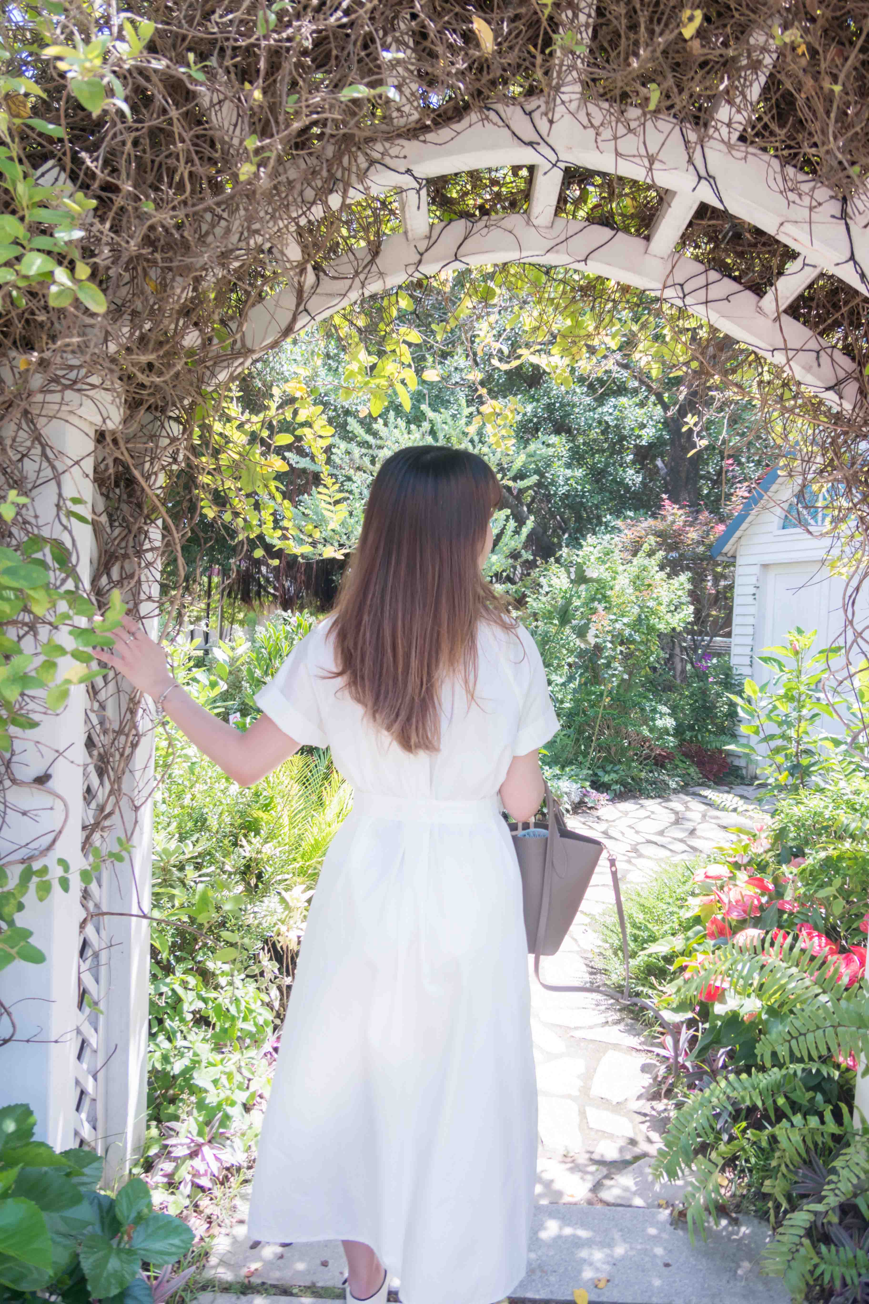 ! 𝕝𝕒𝕤𝕥 𝕗𝕖𝕨 !White Dora 小袖摺口圓領連身裙, Dress/ DS9052