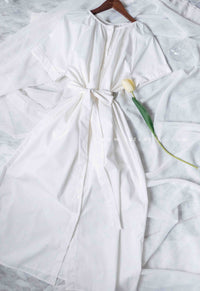! 𝕝𝕒𝕤𝕥 𝕗𝕖𝕨 !White Dora 小袖摺口圓領連身裙, Dress/ DS9052