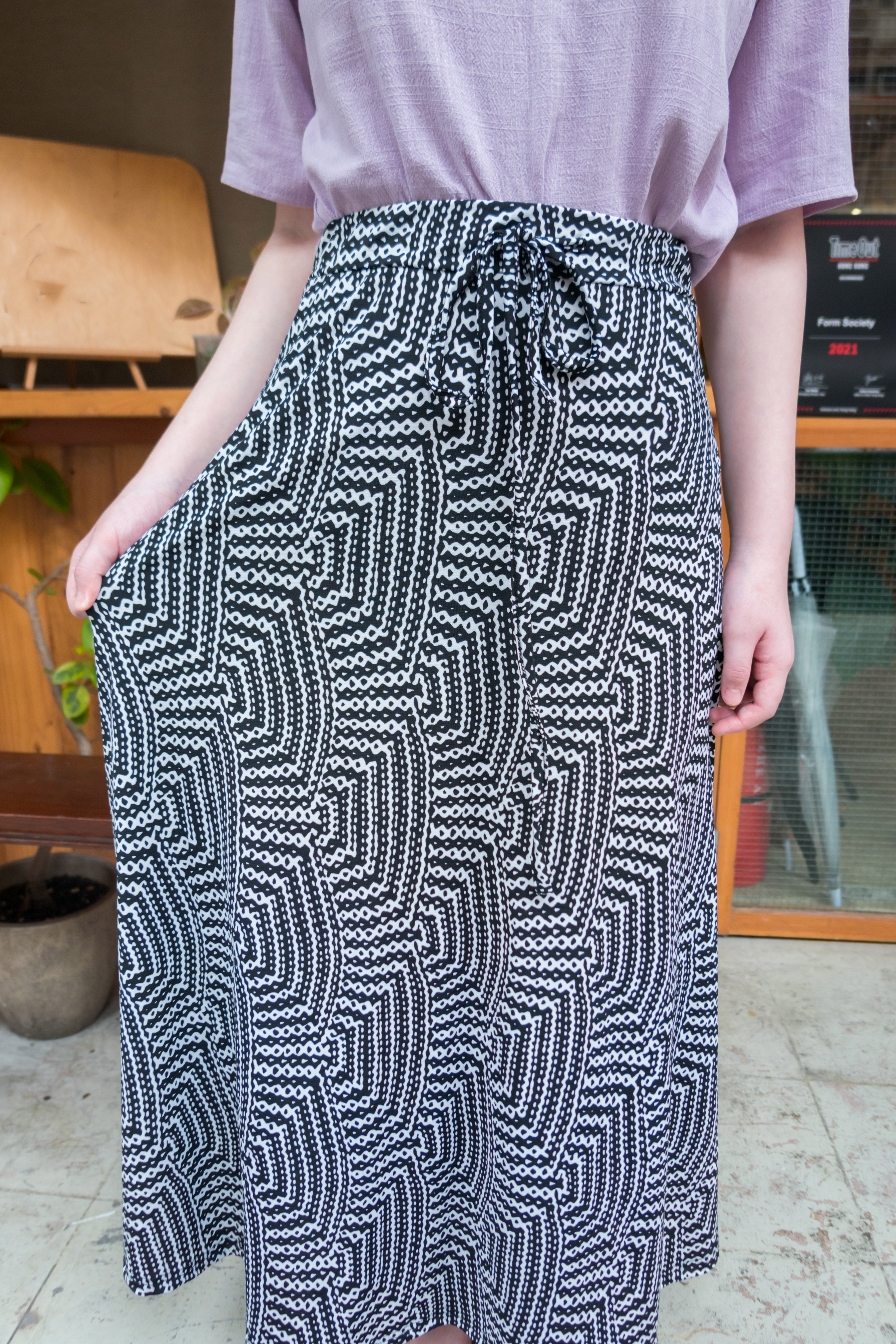Geometric 黑白幾何花紋垂感彈性, Skirt/ SK8613