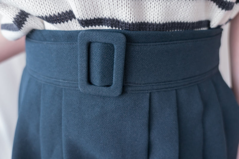 [超熱賣款式 限時加開訂貨✨］Navy Belt 方釦腰帶後橡筋傘形半身裙, Skirt/ SK8636