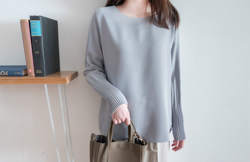 【現貨限量回歸 GreyishBlue/White】Pleated Sleeve 簡約雪紡漸細百褶手袖, Blouse/ BU8856