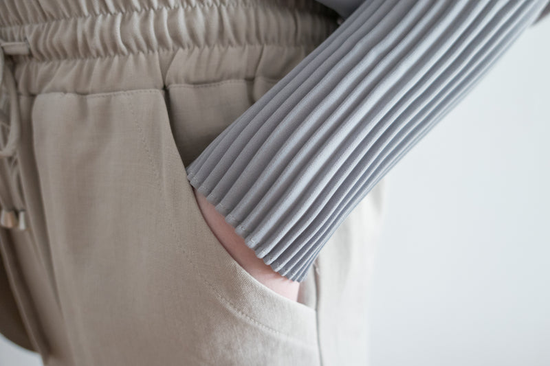 【現貨限量回歸 GreyishBlue/White】Pleated Sleeve 簡約雪紡漸細百褶手袖, Blouse/ BU8856