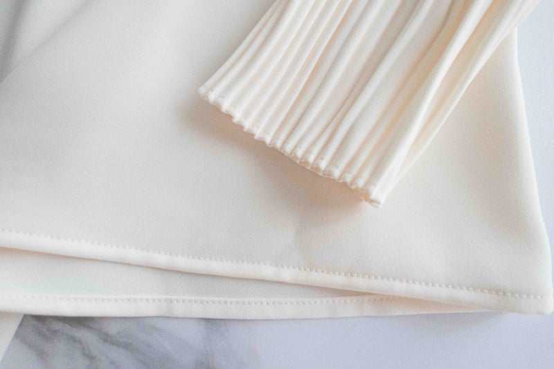 【現貨限量回歸 GreyishBlue/White】Pleated Sleeve 簡約雪紡漸細百褶手袖, Blouse/ BU8856