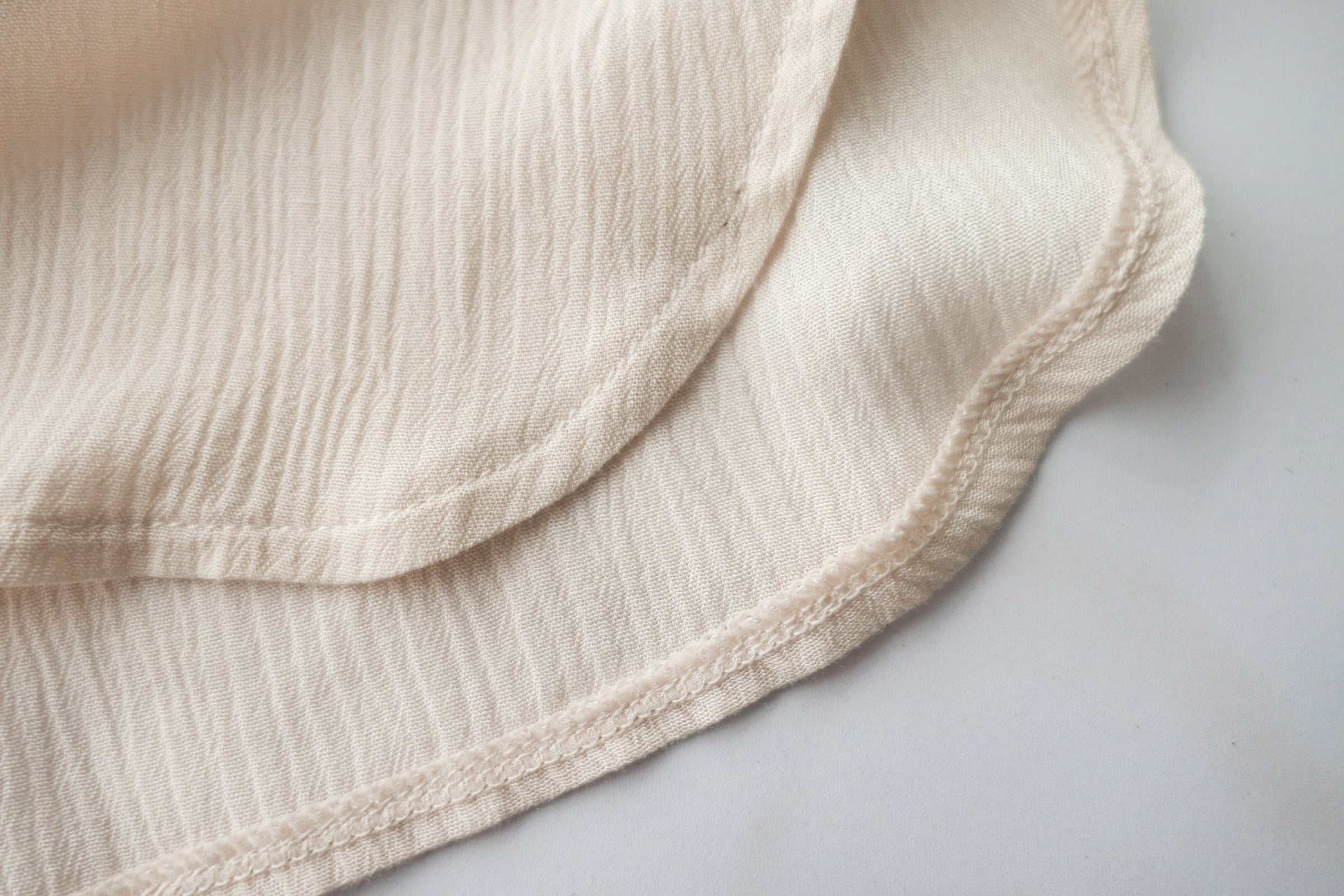 【訂造中獨家款 限量發售 】Ruffle 淺杏色小寬花邊企領, Blouse/ BU8875 （Pre-order)