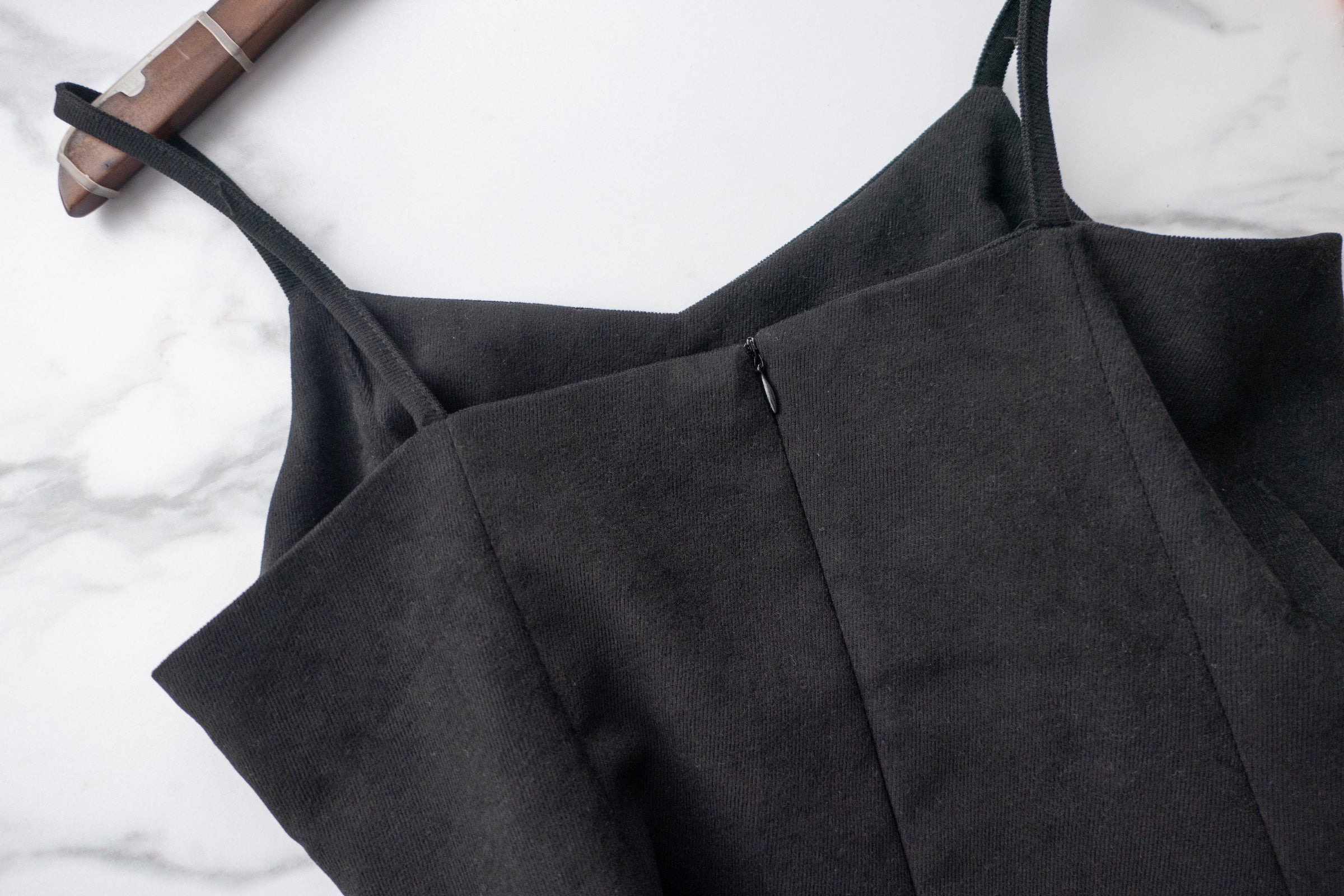 【現貨限量回歸 】Suede 微絨面拼接線條傘形背心裙, Dress/ DS9148