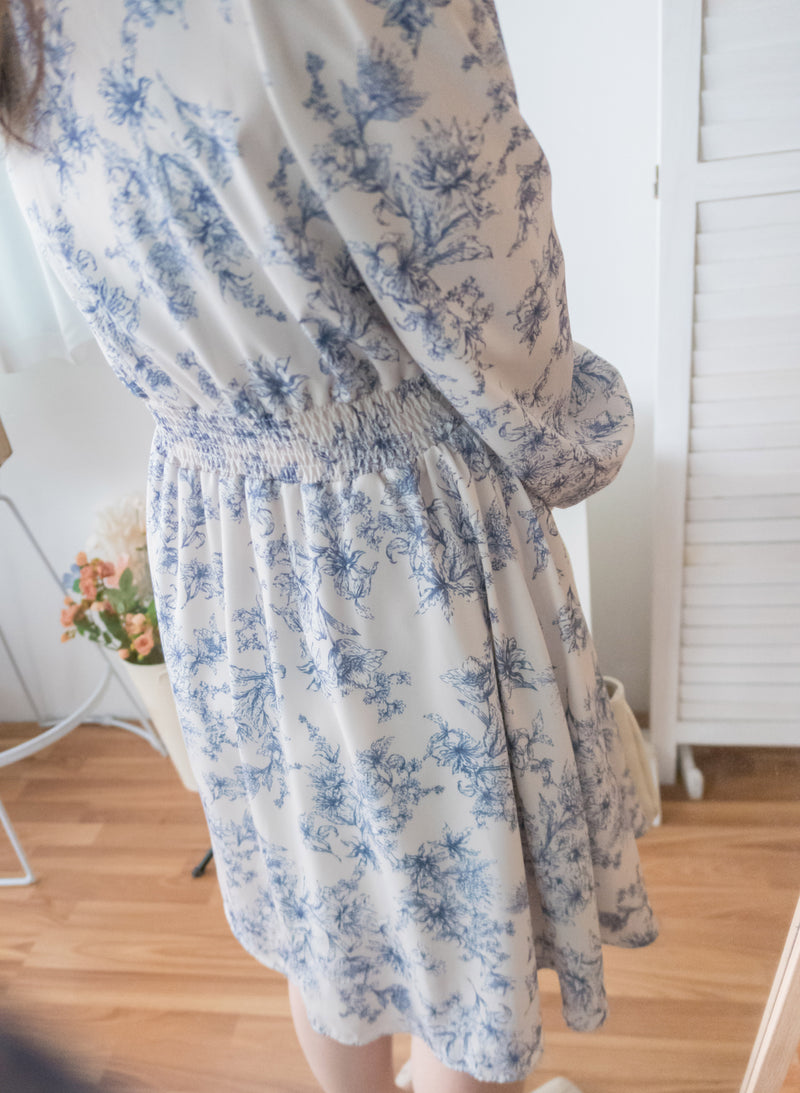 【早秋預訂優惠 -$15】（intent x Korea 獨家款) Porcelain 線條青花瓷顯瘦後橡筋, Dress/ DS9135 （Pre-order/優惠 9月14日完結)