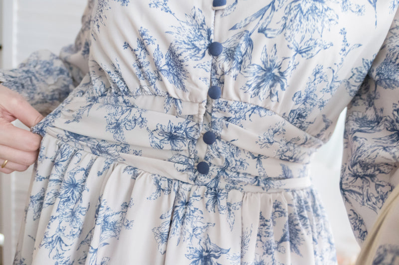 【早秋預訂優惠 -$15】（intent x Korea 獨家款) Porcelain 線條青花瓷顯瘦後橡筋, Dress/ DS9135 （Pre-order/優惠 9月14日完結)