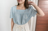 little Floral 飄逸麻棉方領刺綉小花, Blouse/ BU8562